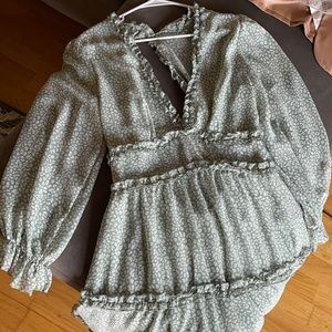 Ruffle v neck open back floral dress